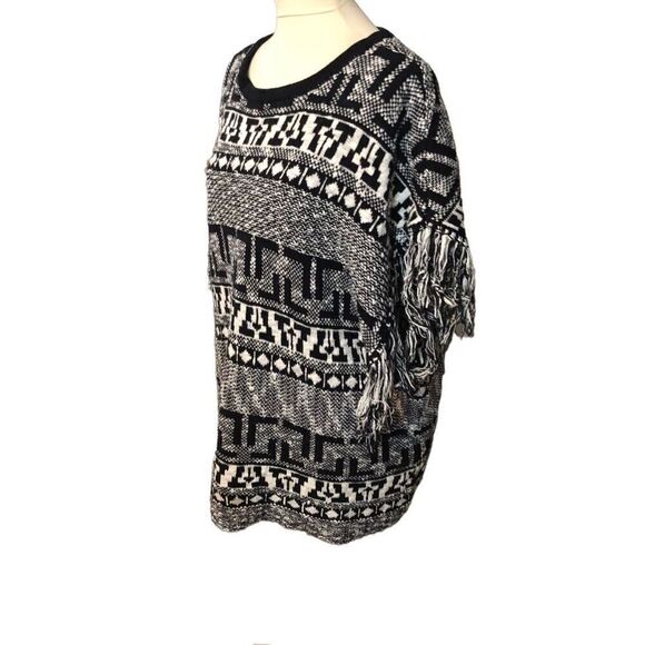 Gianni Bini Black and white fringed oversized poncho style sweater with fringe s - Picture 8 of 15